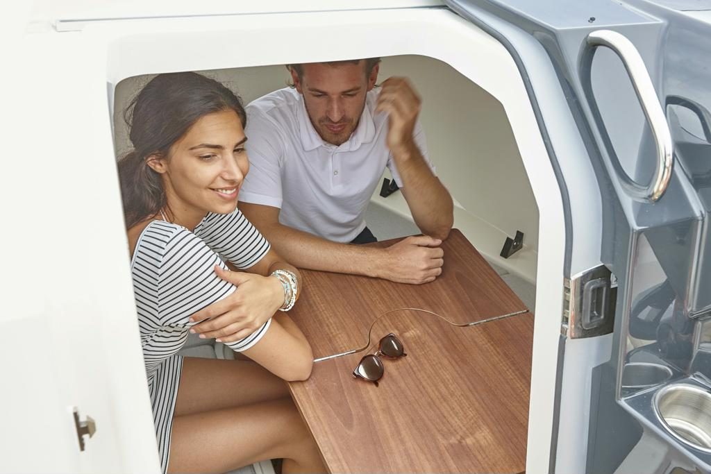 Quicksilver-555-cabin (16)