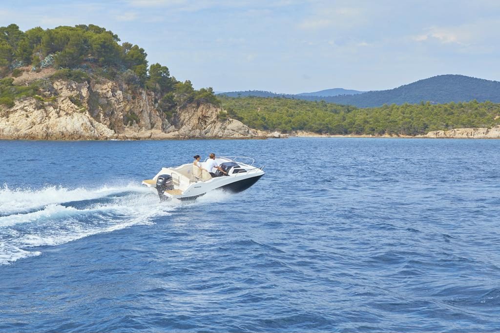 Quicksilver-555-cabin (19)
