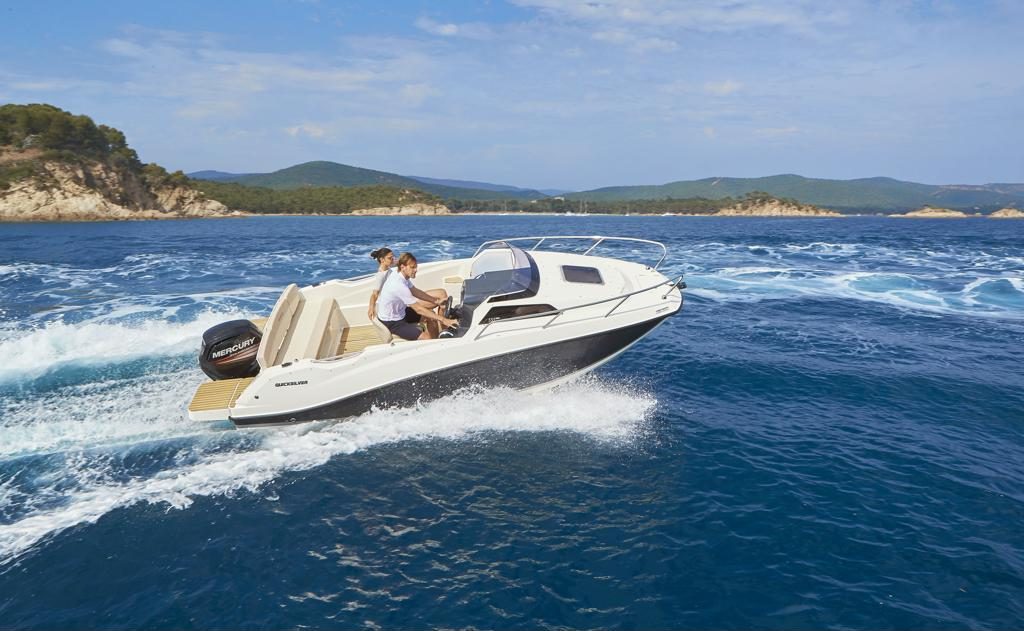 Quicksilver-555-cabin (21)