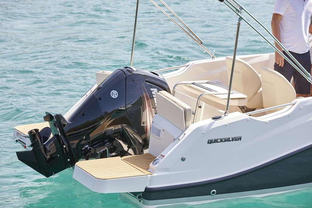 Quicksilver-555-cabin (4)