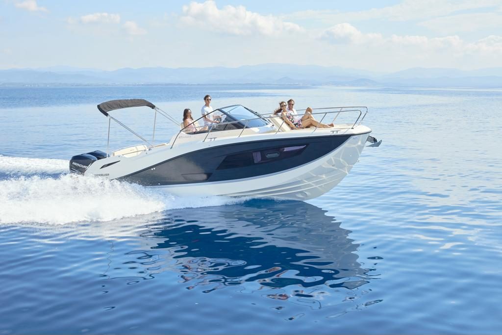 Quicksilver-875-sundeck (3)