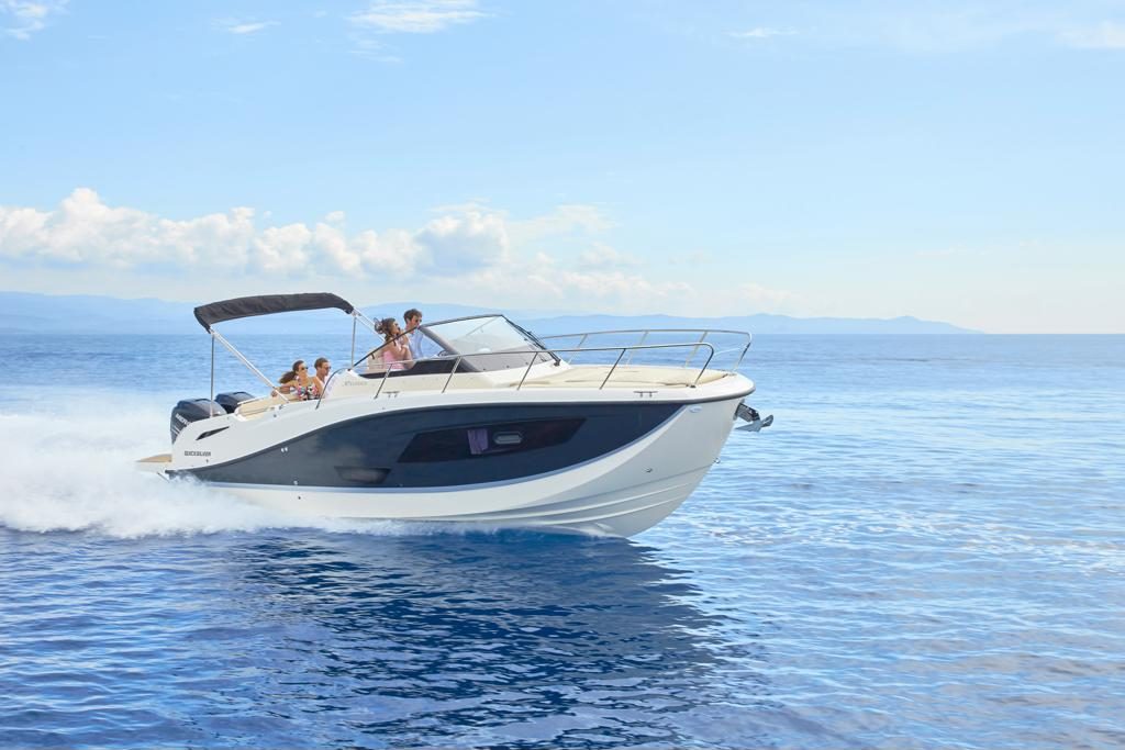 Quicksilver-875-sundeck (7)