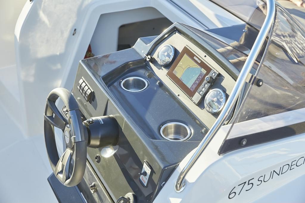 quicksilver-675-sundeck (46)