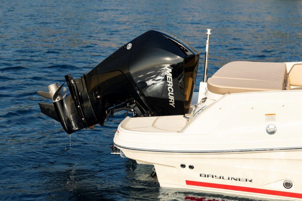 Bayliner-VR6-OB (18)