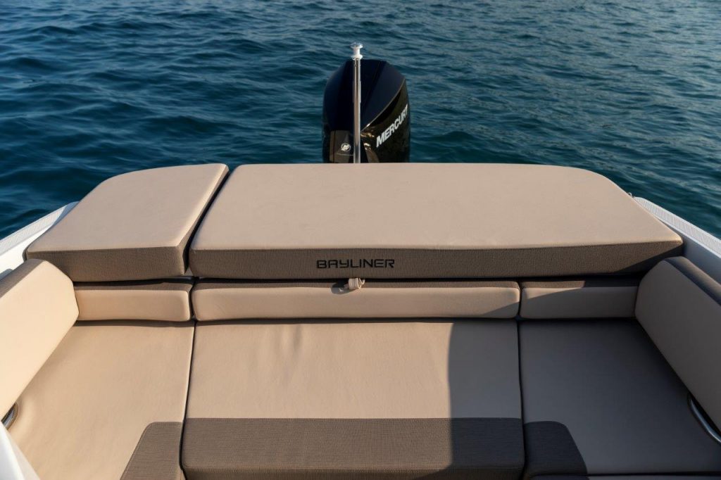 Bayliner-VR6-OB (41)