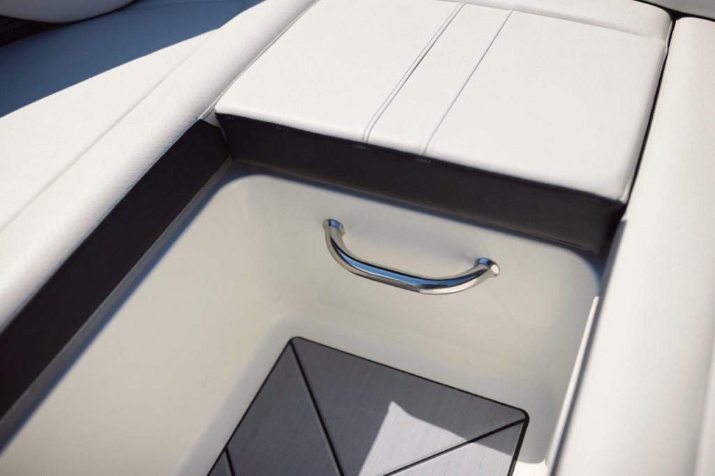 Sea Ray 210 SPOE NEW MODEL (8)