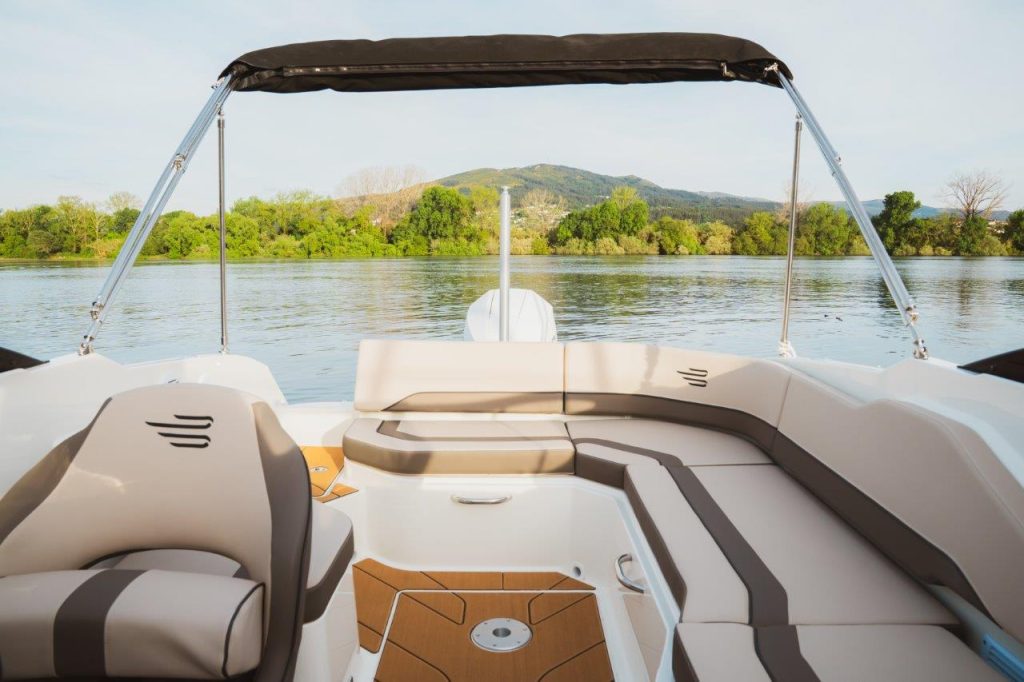 Bayliner C21 Cuddy OB (51)