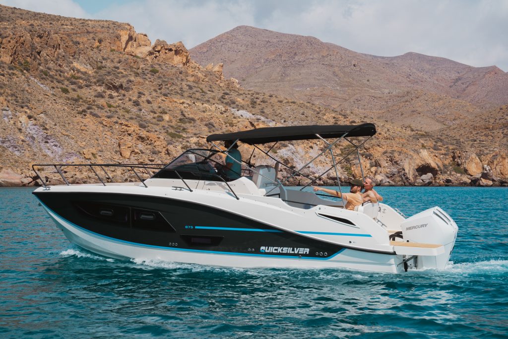 Quicksilver 875 Sundeck 2025 (5)