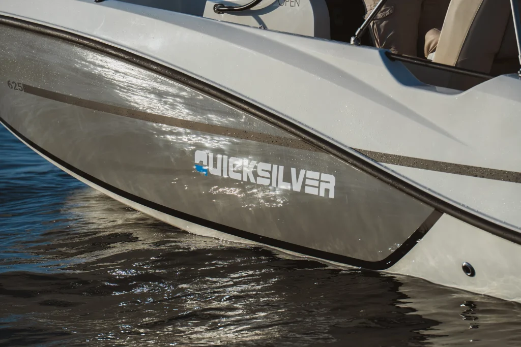 Quicksilver 625 Open126