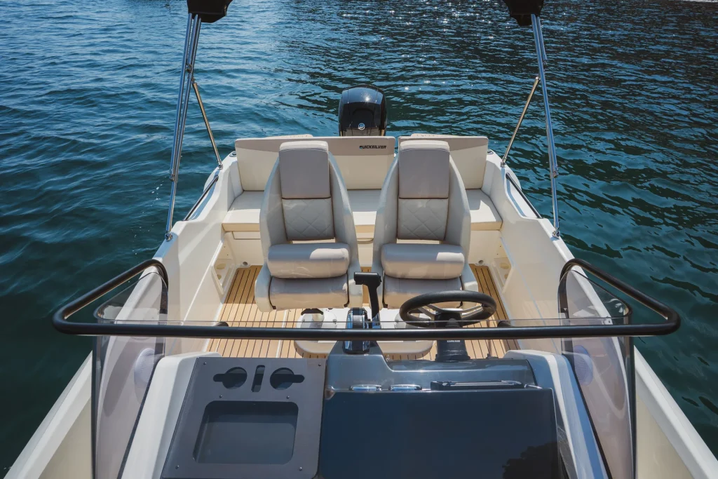 Quicksilver 625 Open172