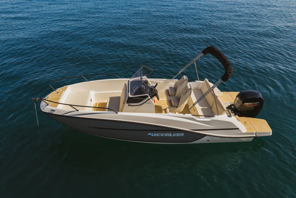 Quicksilver 625 Open60