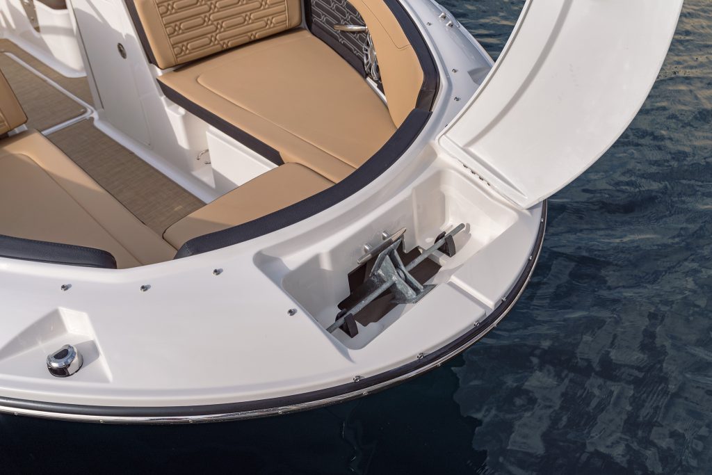 SPX 190 Outboard anchor storage