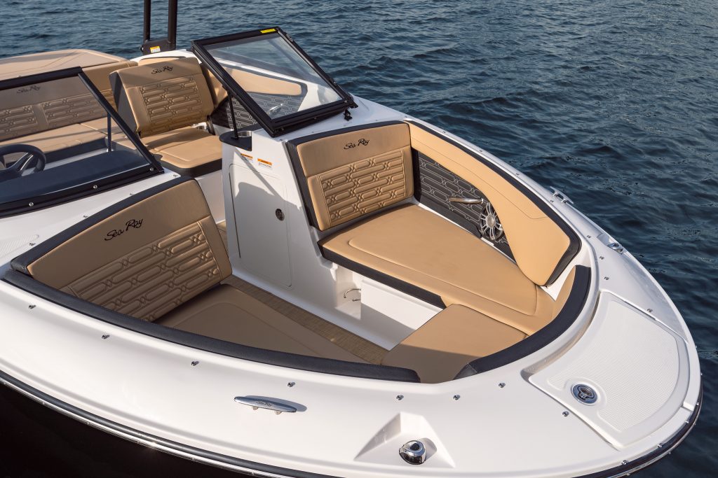 SPX 190 Outboard bow seating