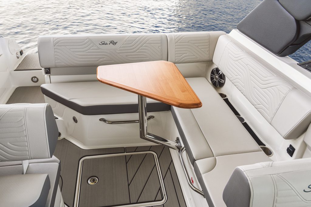 SDX 230 Surf cockpit seating with table