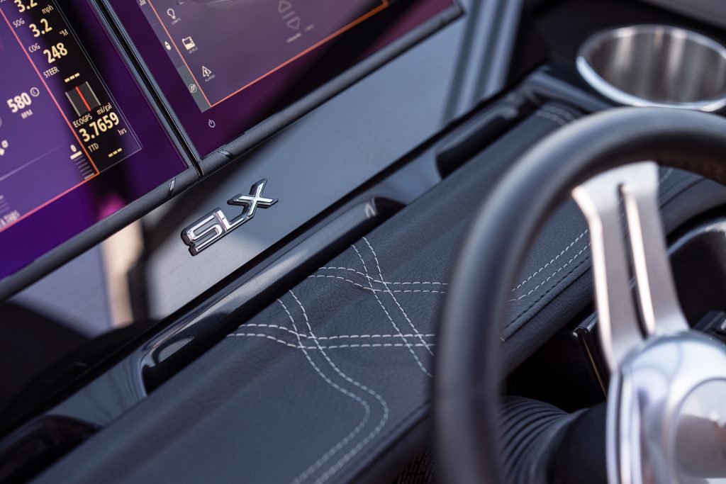 SLX 260 Surf dash and charging station