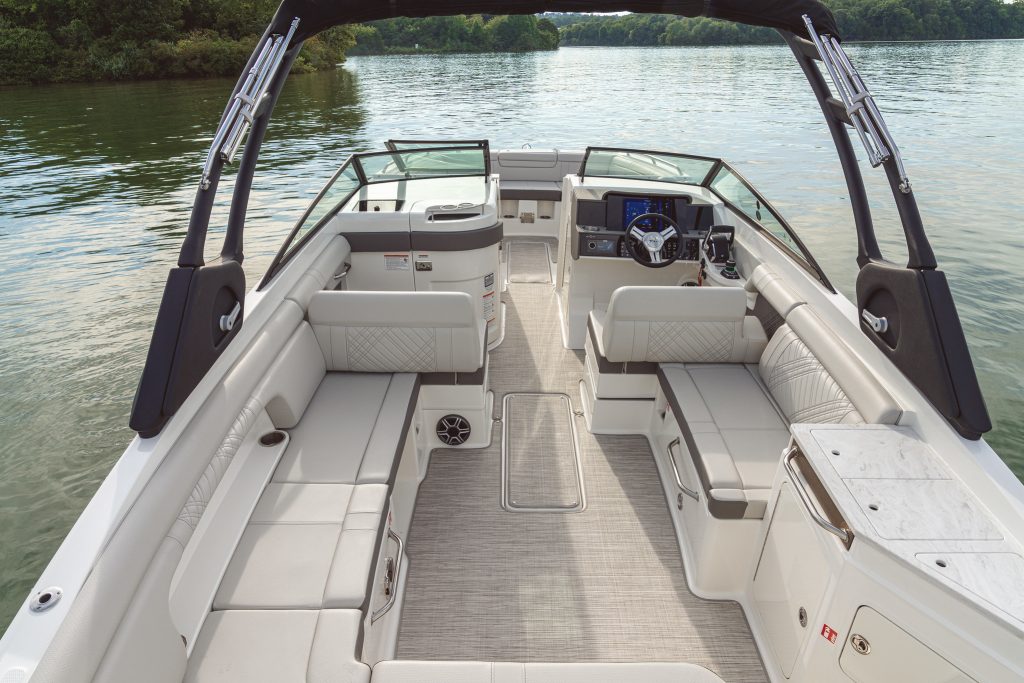 SDX 290 Outboard cockpit