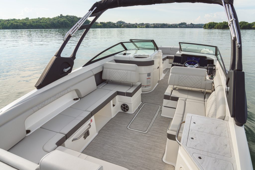 SDX 290 Outboard cockpit