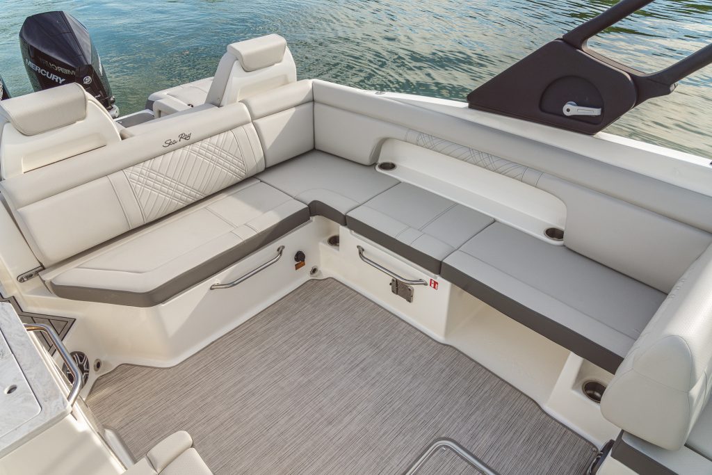 SDX 290 Outboard cockpit seating
