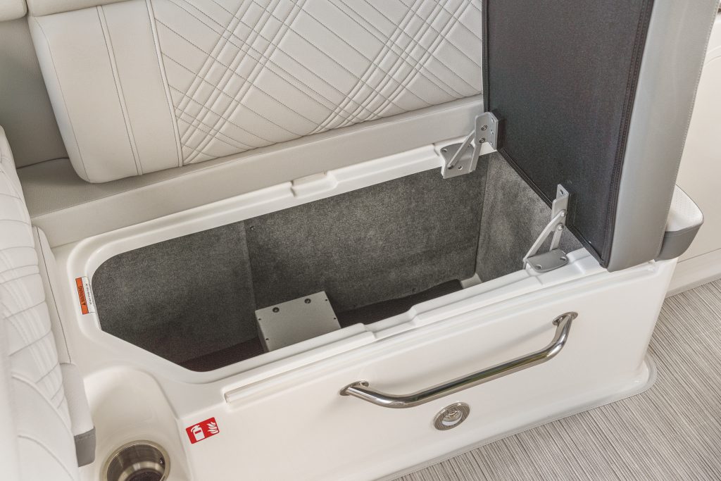 SDX 290 Outboard cockpit storage