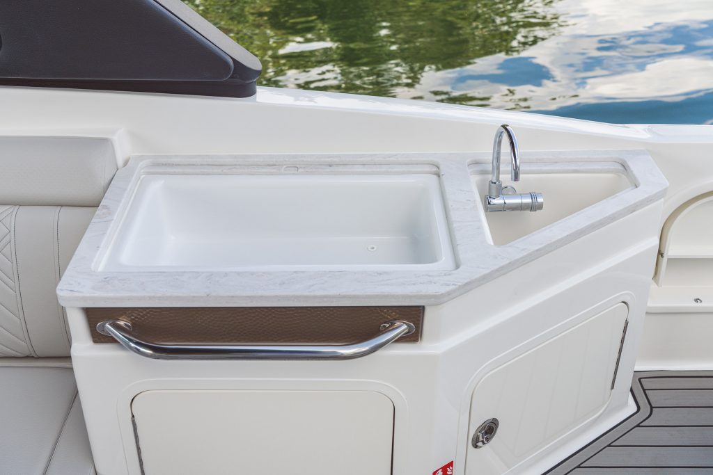 SDX 290 Outboard wet bar