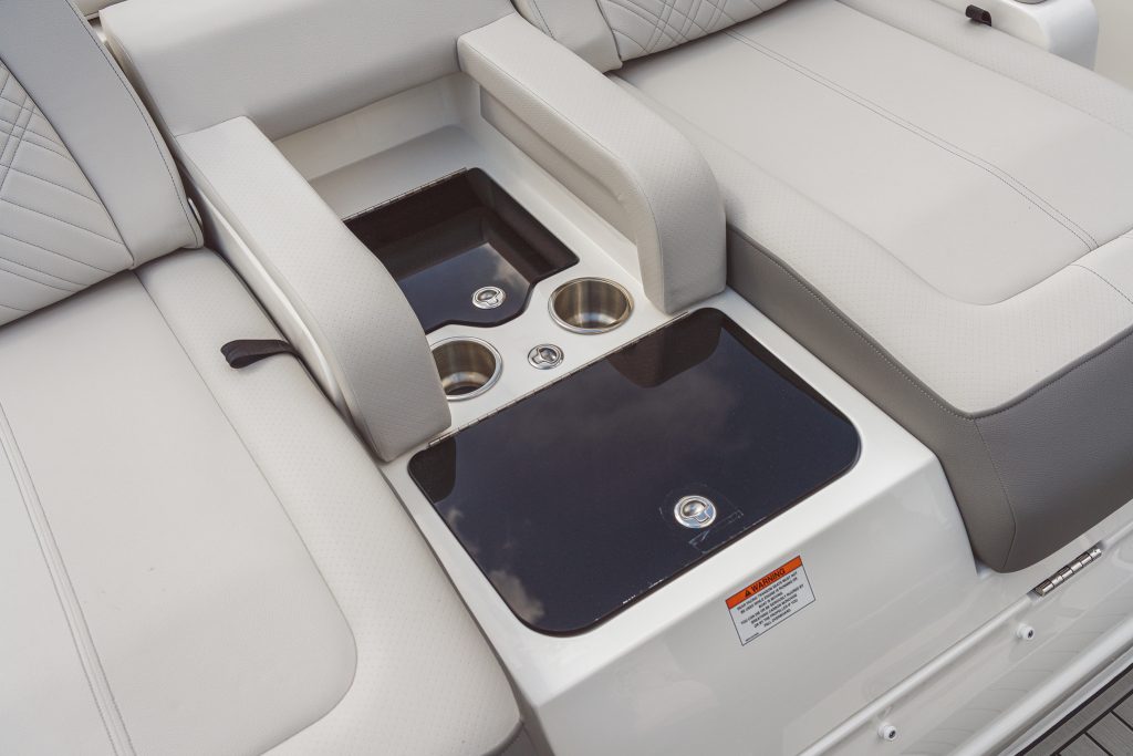 SDX 290 Outboard cup holders and transom storage