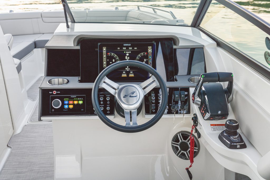 SDX 290 Outboard helm
