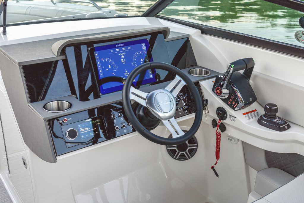 SDX 290 Outboard helm