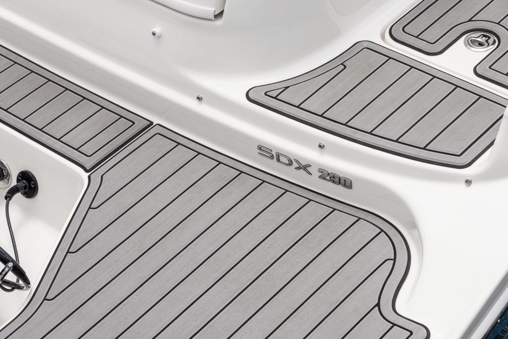 SDX 290 Outboard swim platform