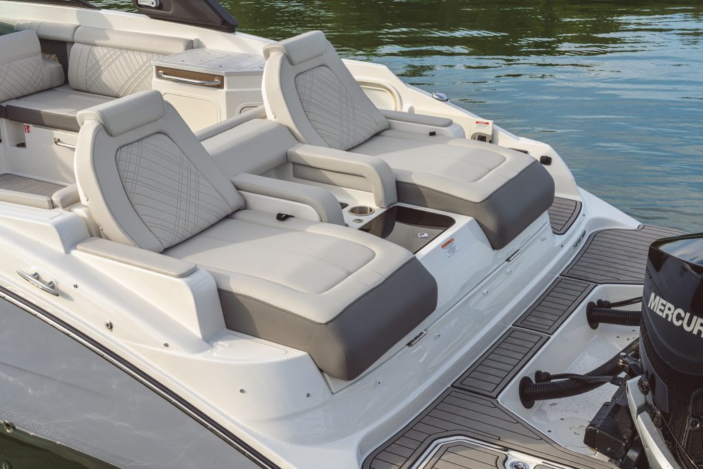 SDX 290 Outboard transom loungers