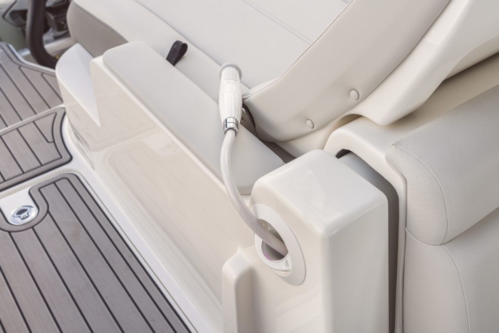SDX 290 Outboard transom pull-out sprayer