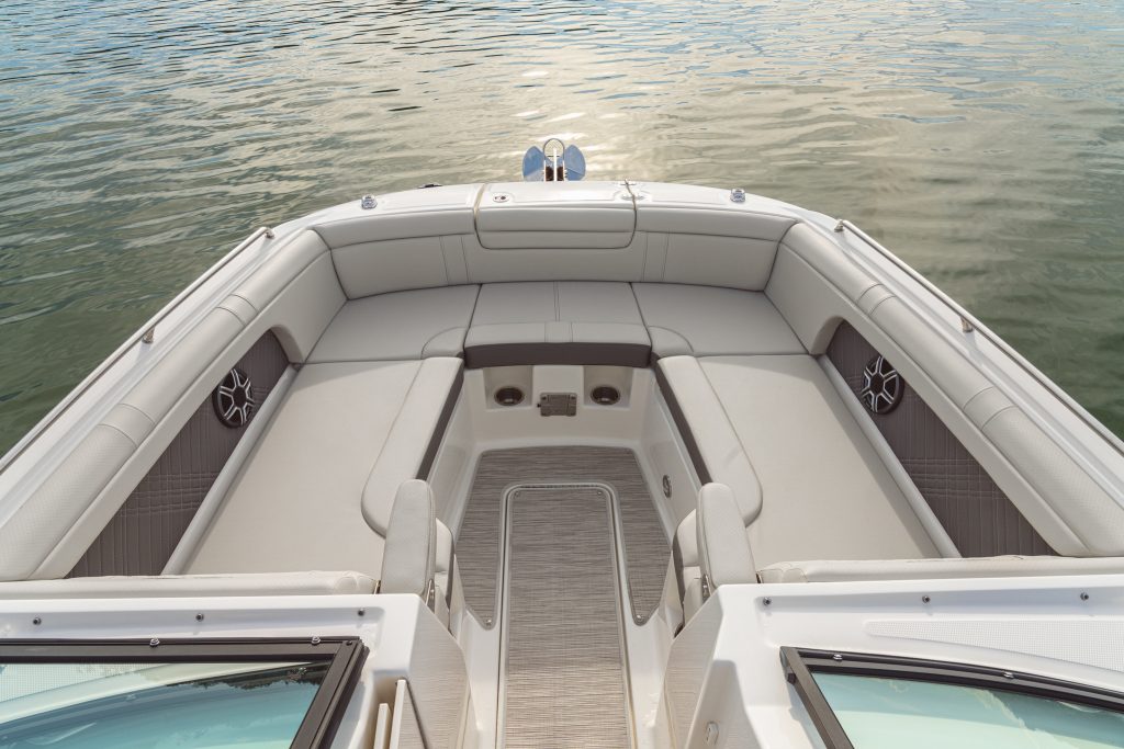 SDX 290 Outboard bow seating
