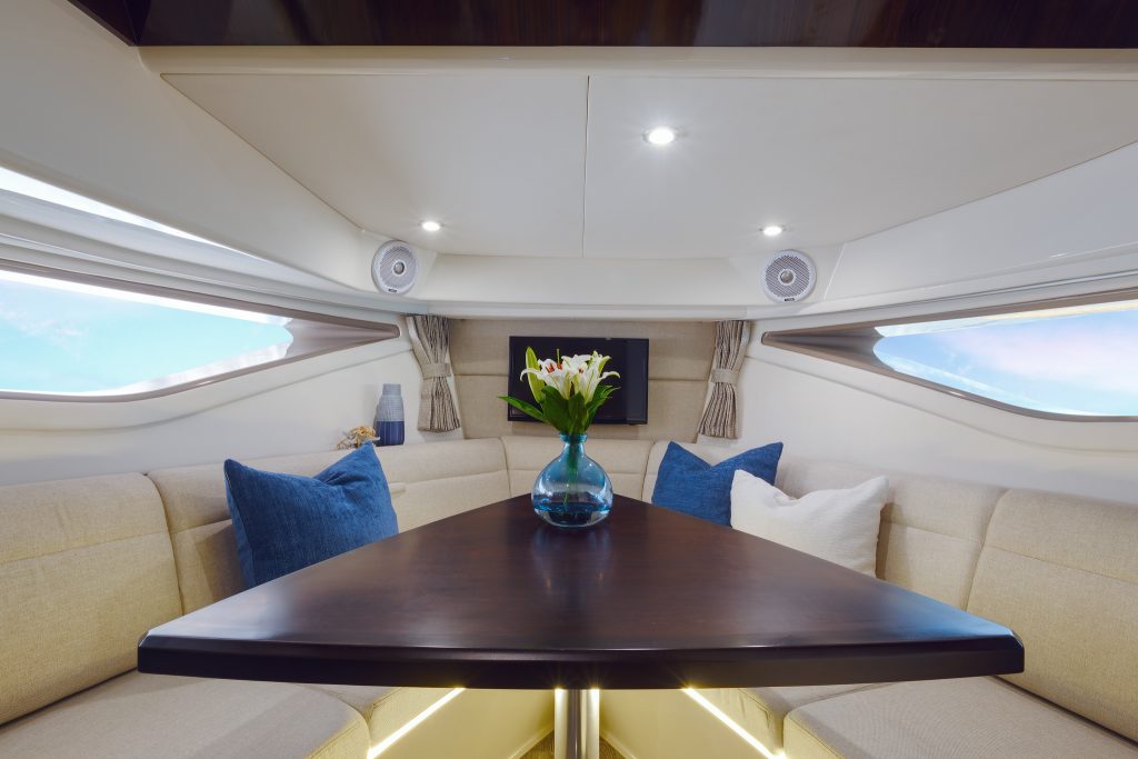 Sundancer 320 salon with table
