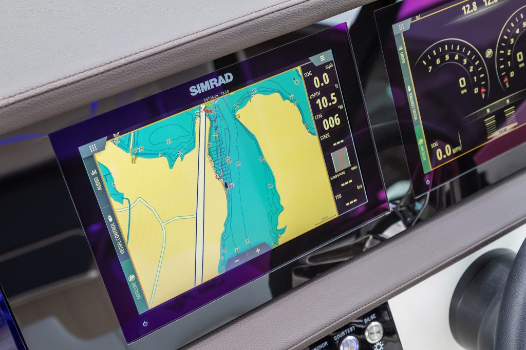 Sundancer 320 dash with Simrad® display