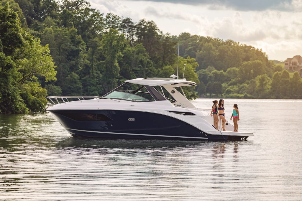 Family enjoying a day aboard a Sundancer 320