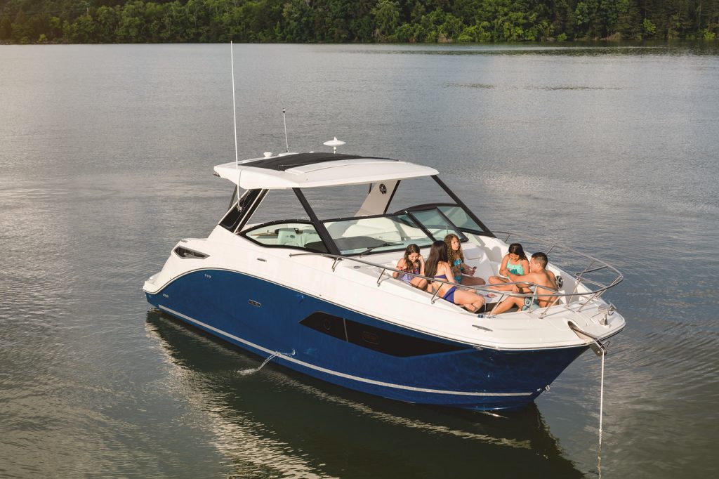 Family enjoying a day aboard a Sundancer 320
