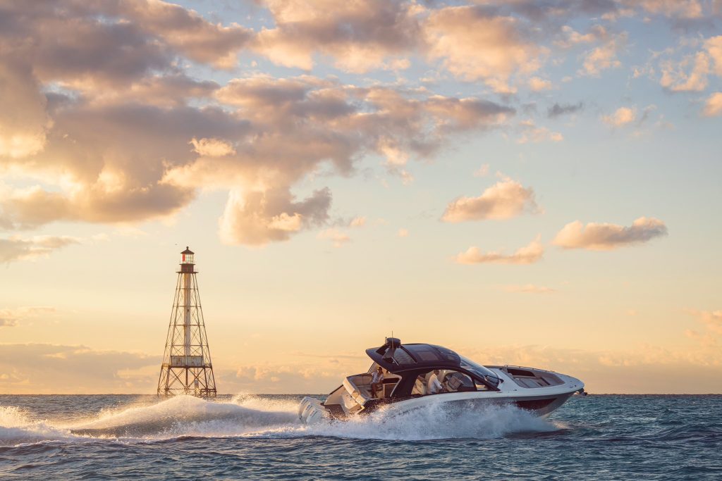 Sea Ray 370 Sundancer OB 2027 (104)