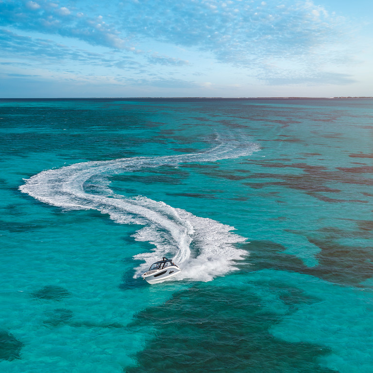 Sundancer 370 Outboard aerial view