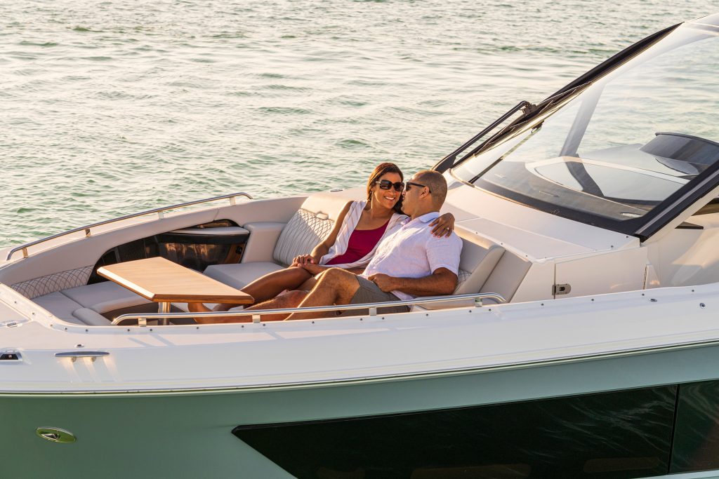 Sea Ray 370 Sundancer OB 2027 (12)