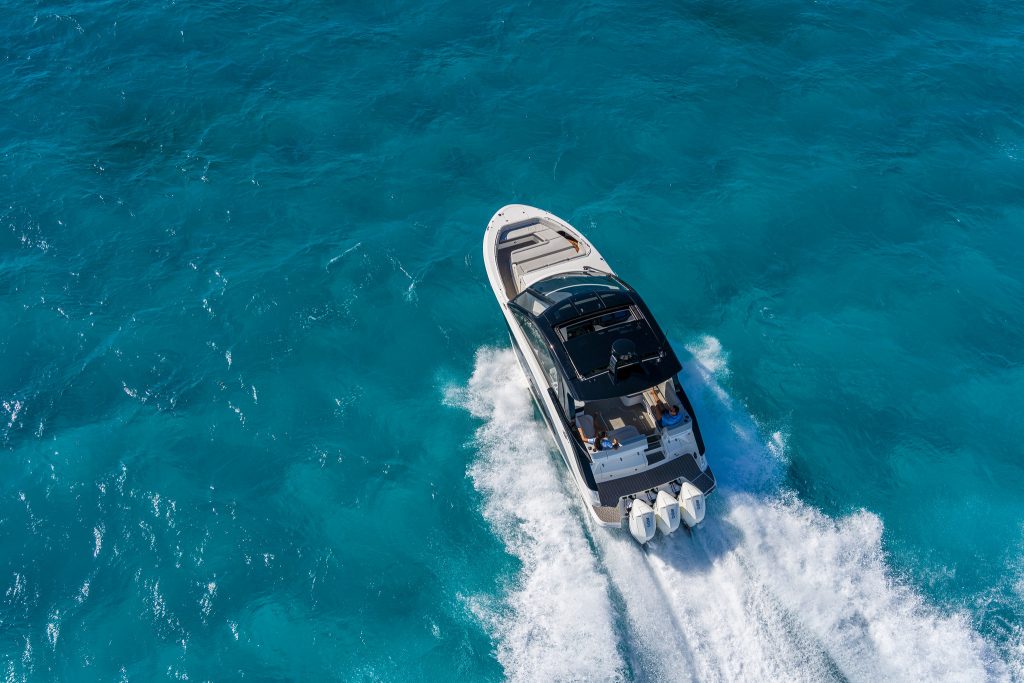 Sea Ray 370 Sundancer OB 2027 (121)