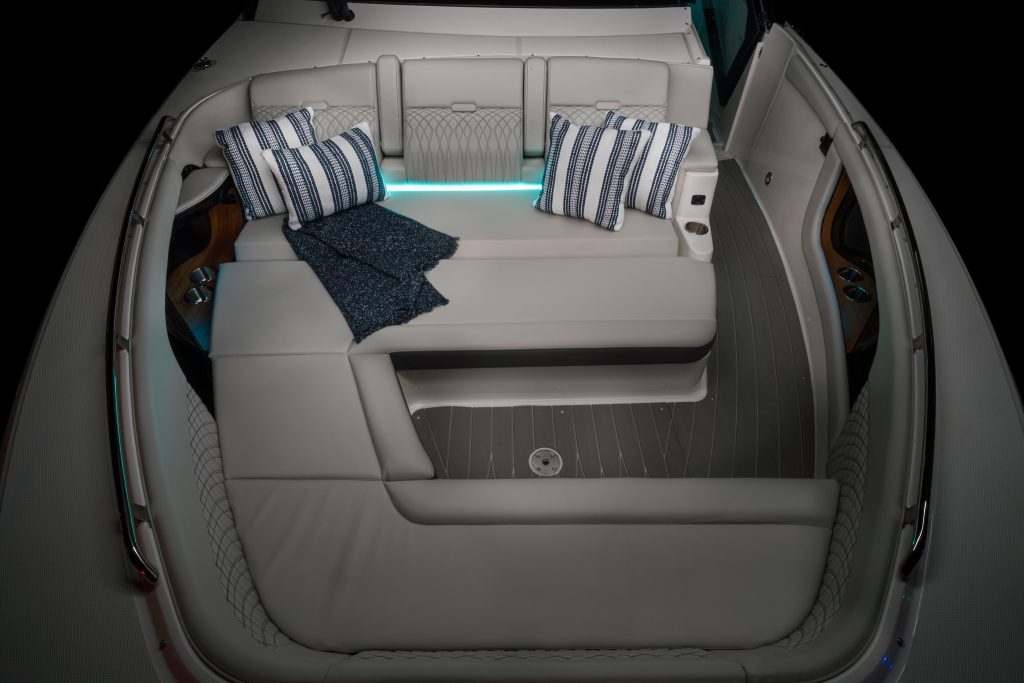 Sea Ray 370 Sundancer OB 2027 (140)