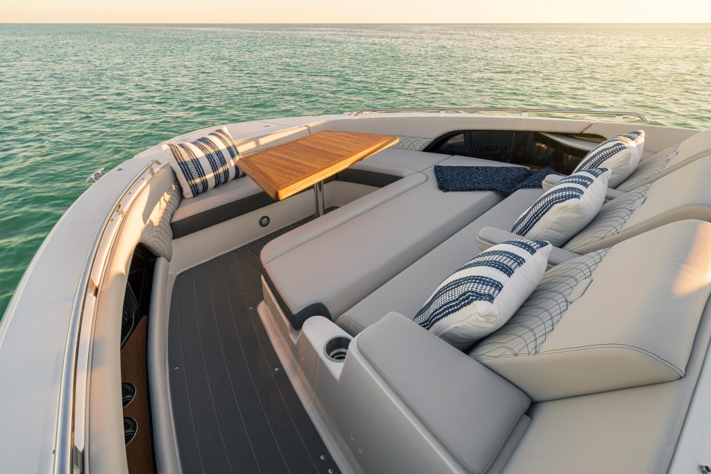 Sea Ray 370 Sundancer OB 2027 (142)