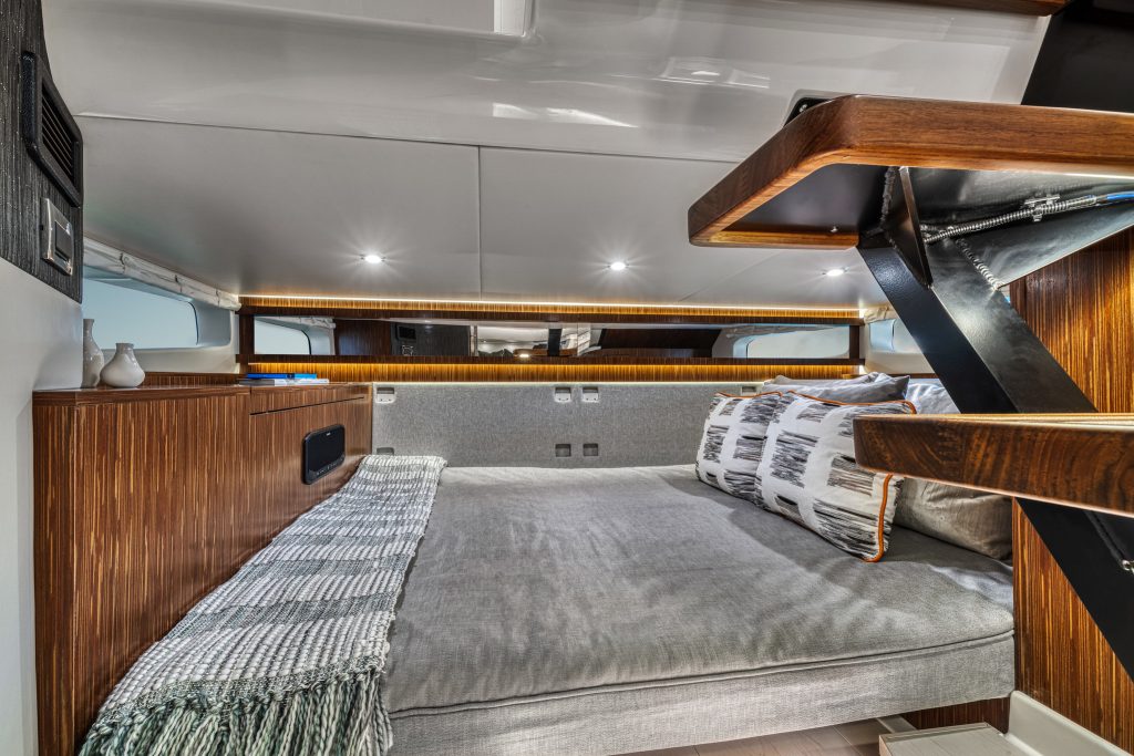 Sea Ray 370 Sundancer OB 2027 (148)