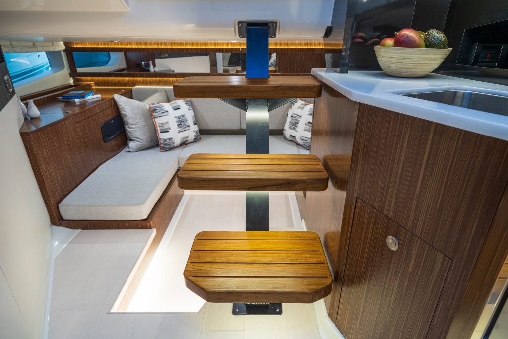 Sea Ray 370 Sundancer OB 2027 (150)