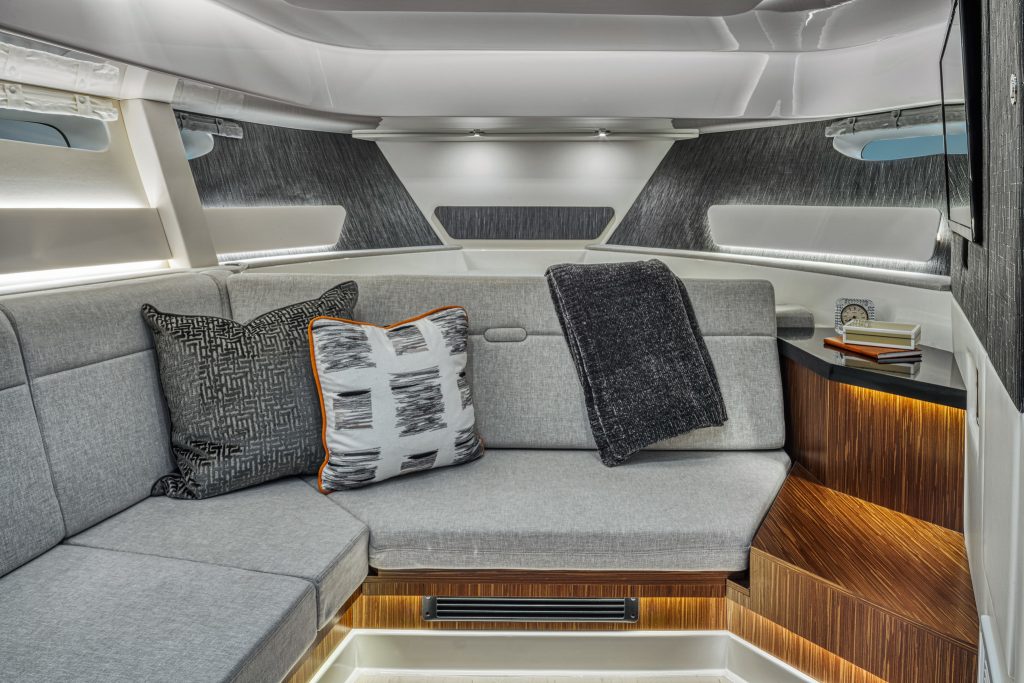 Sea Ray 370 Sundancer OB 2027 (154)