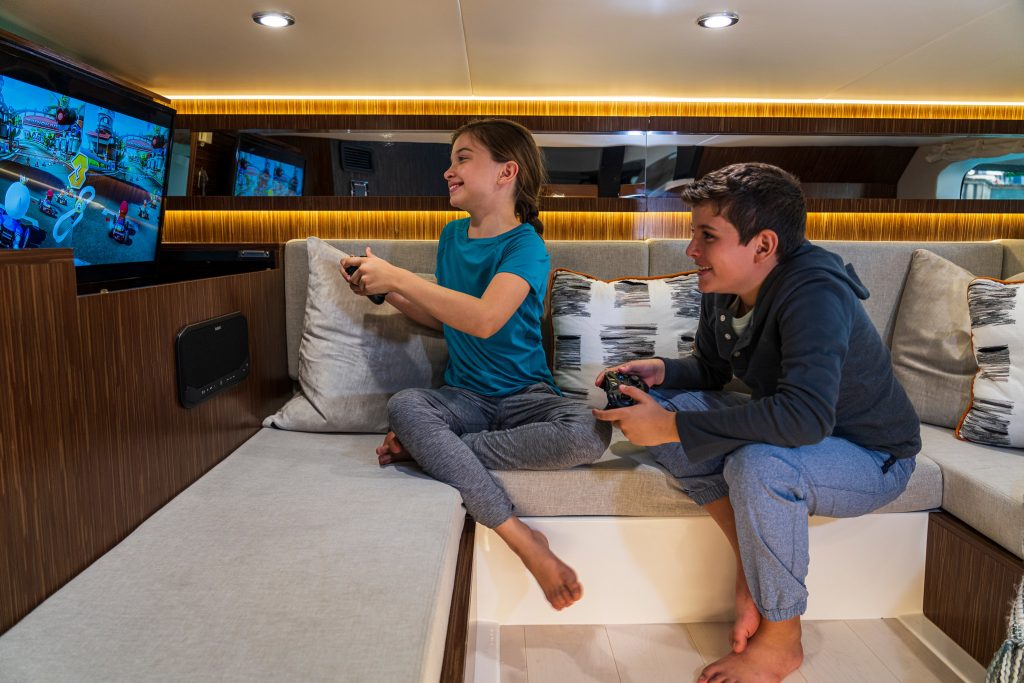 Sea Ray 370 Sundancer OB 2027 (24)