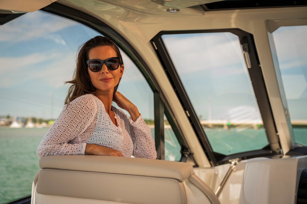 Sea Ray 370 Sundancer OB 2027 (60)