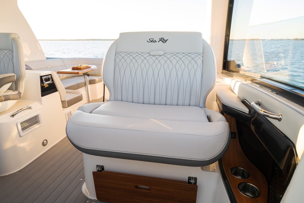 Sea Ray 370 Sundancer OB 2027 (61)