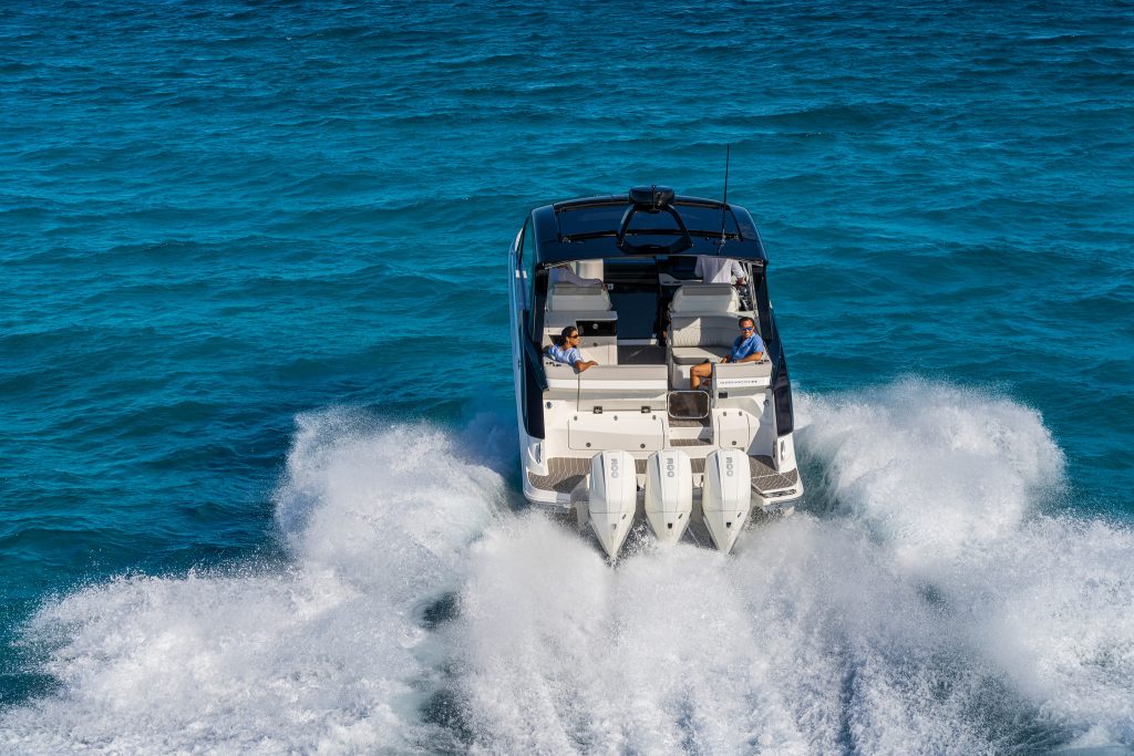 Sea Ray 370 Sundancer OB 2027 (80)