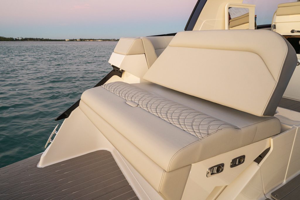 Sea Ray 370 Sundancer OB 2027 (85)