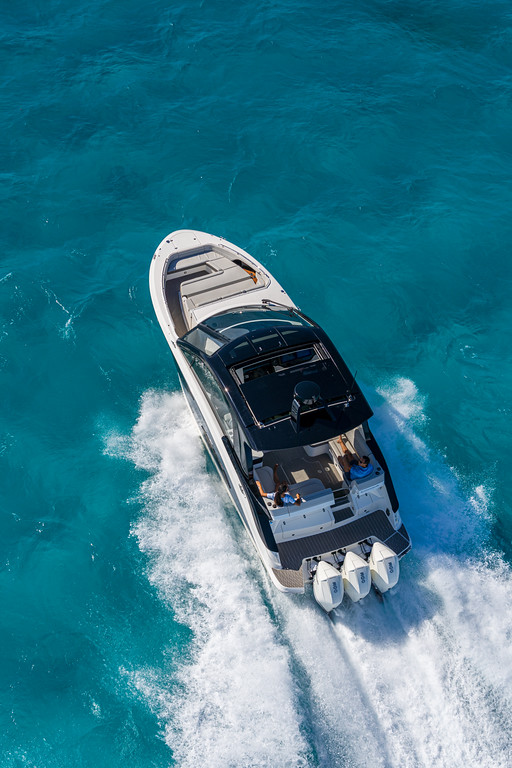 Sea Ray 370 Sundancer OB 2027 (96)